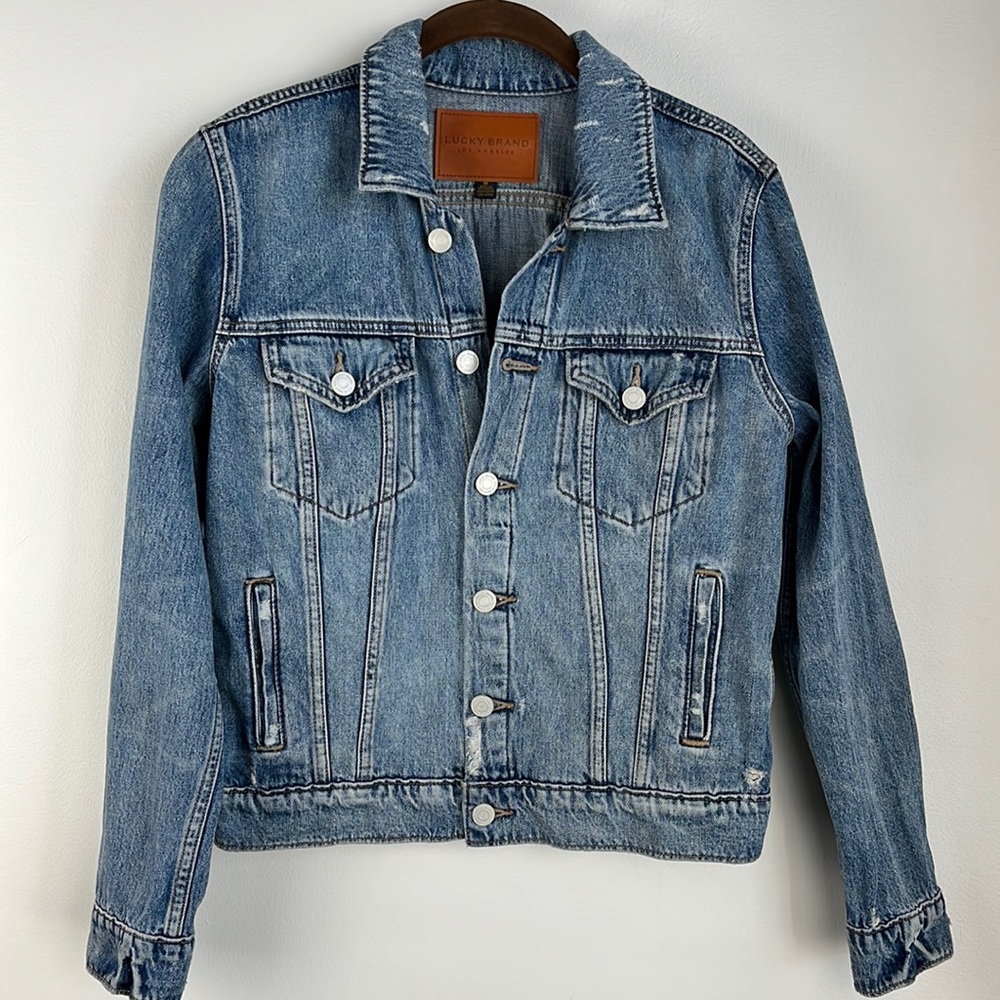 Lucky Brand women’s Tomboy Trucker Denim Jacket. Size Medium - Picture 3 of 14